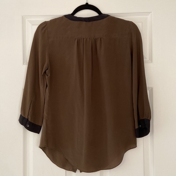 Aritzia blouse with tie detail, 100% silk - Picture 3 of 3